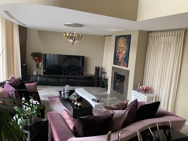 فيلا فاخرة حديثة - مسبح وحديقة مستقلة - اسطنبول 