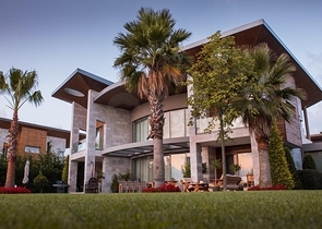 فيلا فاخرة حديثة - مسبح وحديقة مستقلة - اسطنبول 