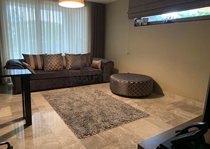 فيلا فاخرة حديثة - مسبح وحديقة مستقلة - اسطنبول 