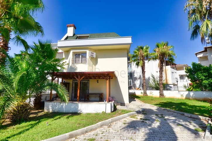 فيلا 5 + 1 في منطقة بيليك أنطاليا 