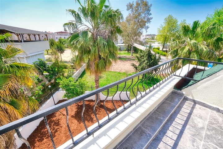 فيلا 5 + 1 في منطقة بيليك أنطاليا 