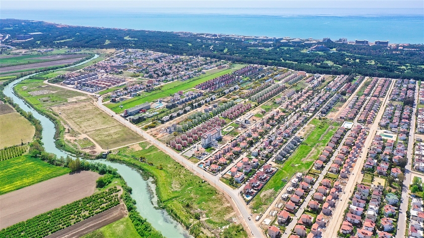 فيلا 5 + 1 في منطقة بيليك أنطاليا 