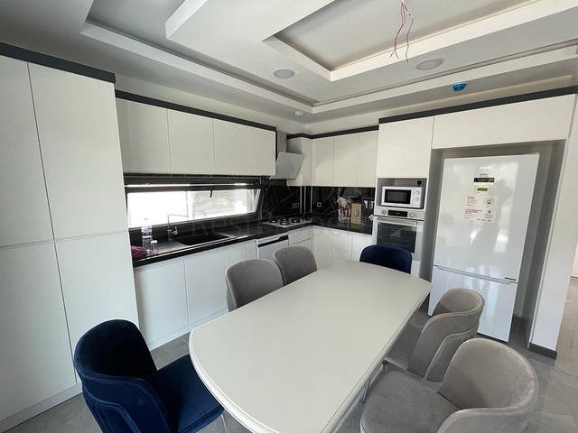 فيلا 4 + 1 في منطقة بيليك أنطاليا 