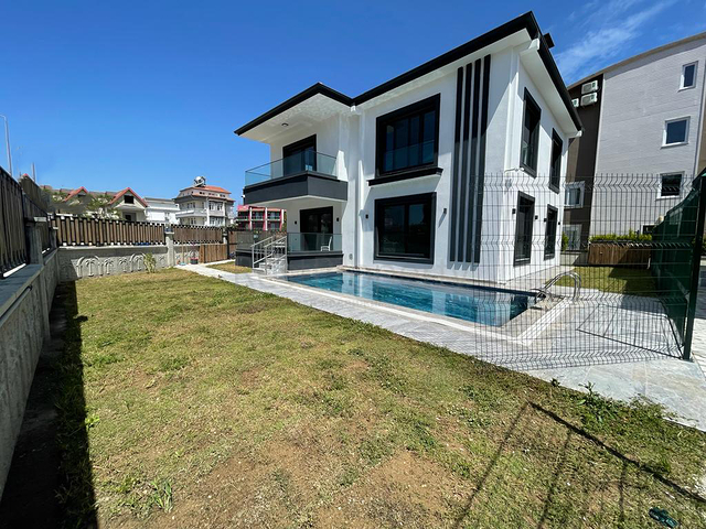 فيلا 4 + 1 في منطقة بيليك أنطاليا 