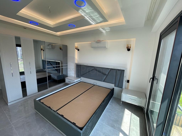 فيلا 4 + 1 في منطقة بيليك أنطاليا 