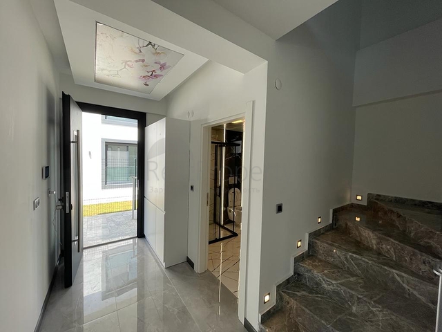 فيلا 4 + 1 في منطقة بيليك أنطاليا 