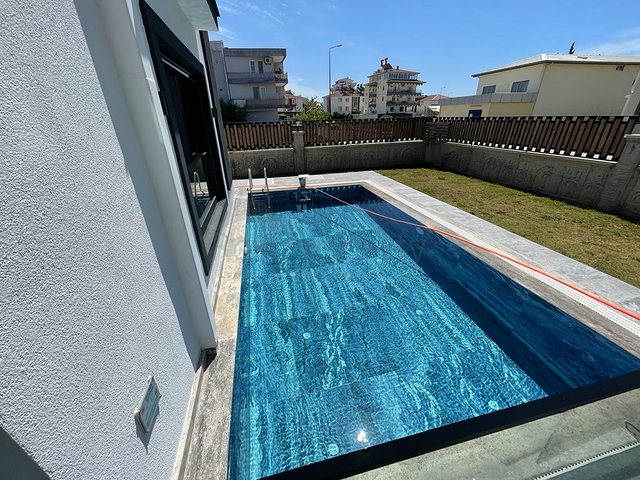 فيلا 4 + 1 في منطقة بيليك أنطاليا 