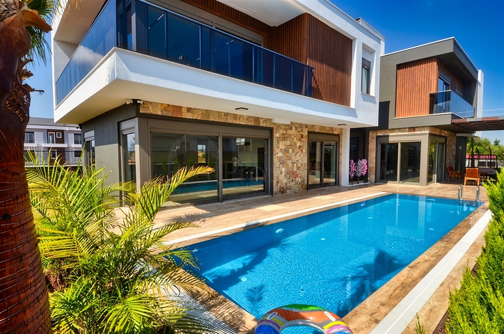 فيلا فاخرة جديدة 5+1 في دوشيمالتي-منطقة أنطاليا