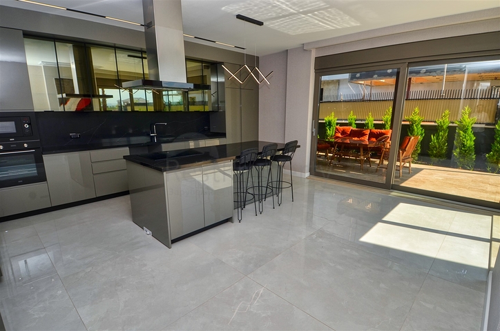 فيلا فاخرة جديدة 5+1 في دوشيمالتي-منطقة أنطاليا