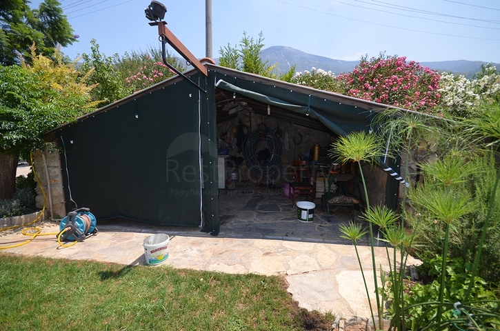 فيلا فسيحة 5 + 1 في منطقة فتحية 