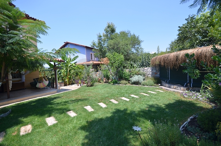 فيلا فسيحة 5 + 1 في منطقة فتحية 