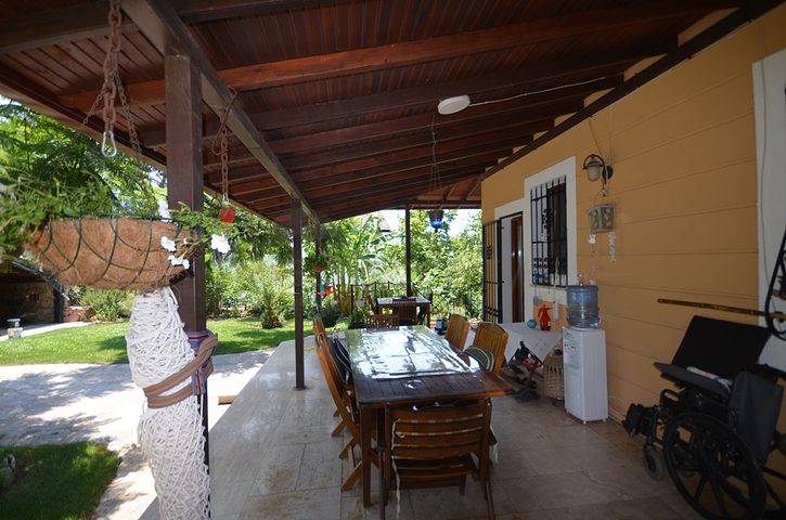 فيلا فسيحة 5 + 1 في منطقة فتحية 