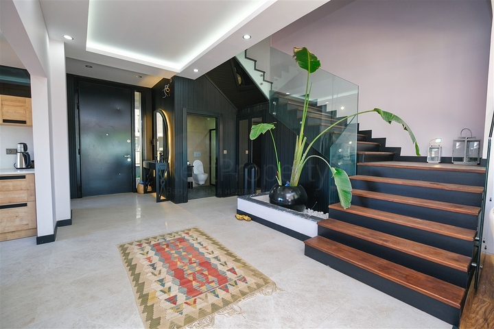 فيلا مريحة 4 + 1 في منطقة دوشيميالتي-أنطاليا 