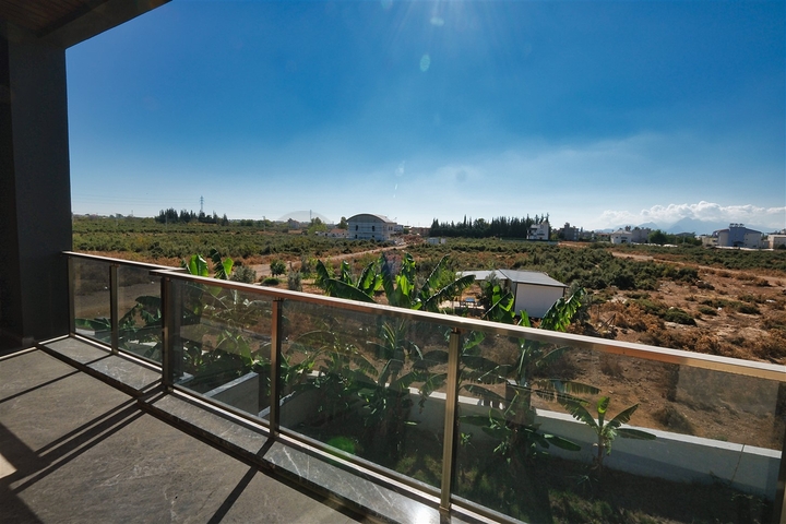 فيلا مريحة 4 + 1 في منطقة دوشيميالتي-أنطاليا 