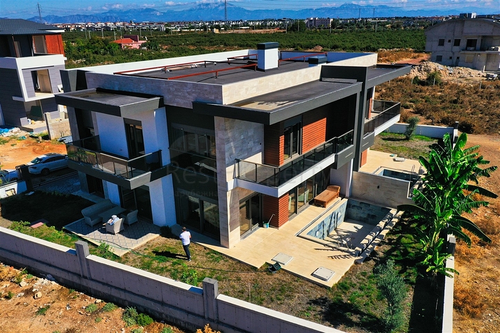 فيلا مريحة 4 + 1 في منطقة دوشيميالتي-أنطاليا 