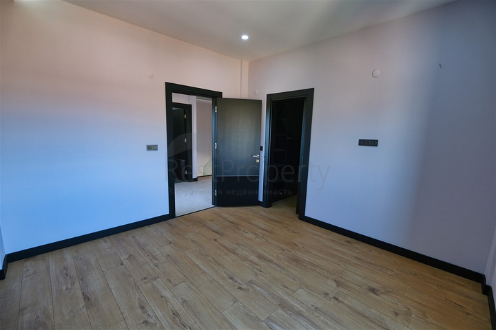 فيلا مريحة 4 + 1 في منطقة دوشيميالتي-أنطاليا 