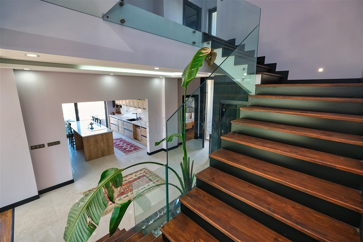 فيلا مريحة 4 + 1 في منطقة دوشيميالتي-أنطاليا 