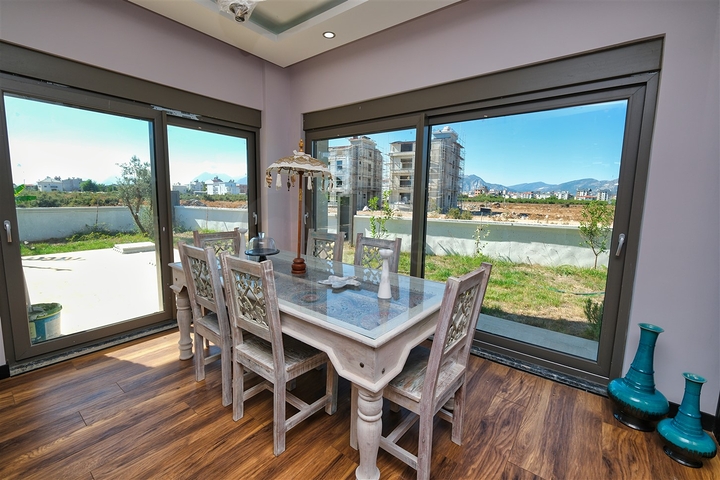 فيلا مريحة 4 + 1 في منطقة دوشيميالتي-أنطاليا 