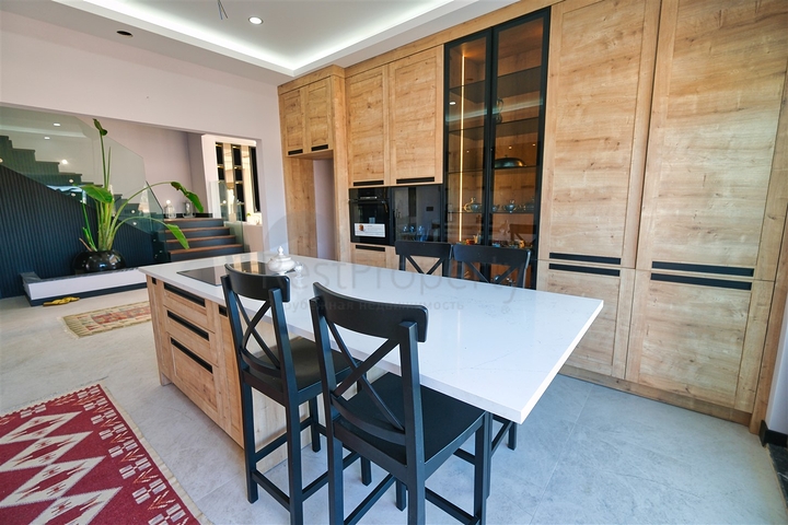 فيلا مريحة 4 + 1 في منطقة دوشيميالتي-أنطاليا 