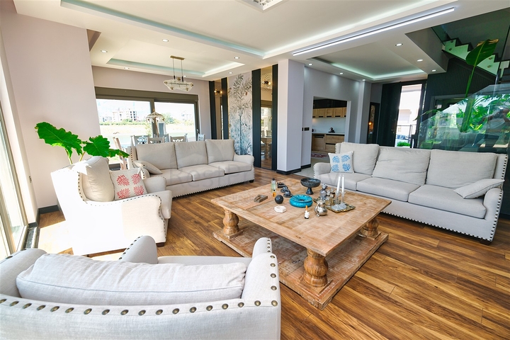 فيلا مريحة 4 + 1 في منطقة دوشيميالتي-أنطاليا 