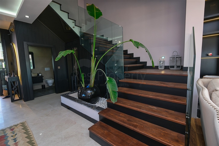 فيلا مريحة 4 + 1 في منطقة دوشيميالتي-أنطاليا 