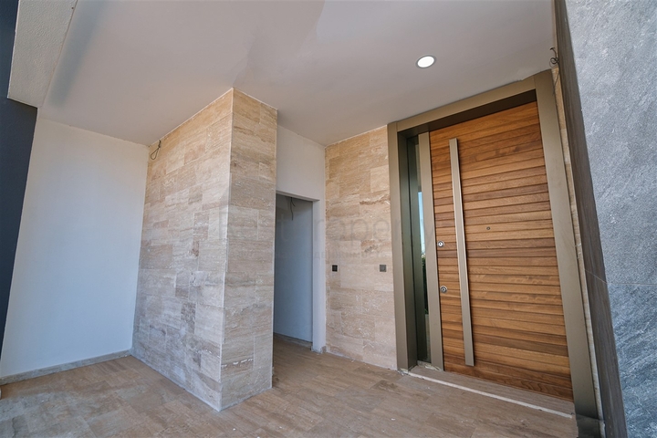 فيلا مريحة 4 + 1 في منطقة دوشيميالتي-أنطاليا 