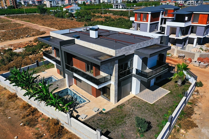 فيلا مريحة 4 + 1 في منطقة دوشيميالتي-أنطاليا 