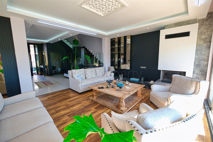 فيلا مريحة 4 + 1 في منطقة دوشيميالتي-أنطاليا 