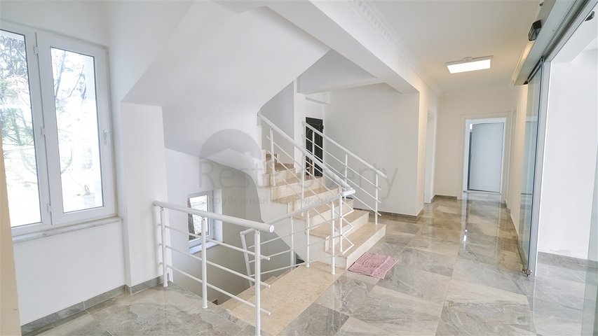 فندق في منطقة بيليك المرموقة للبيع