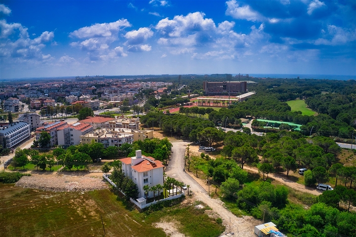 فندق في منطقة بيليك المرموقة للبيع