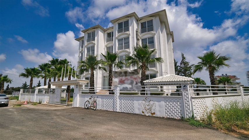 فندق في منطقة بيليك المرموقة للبيع