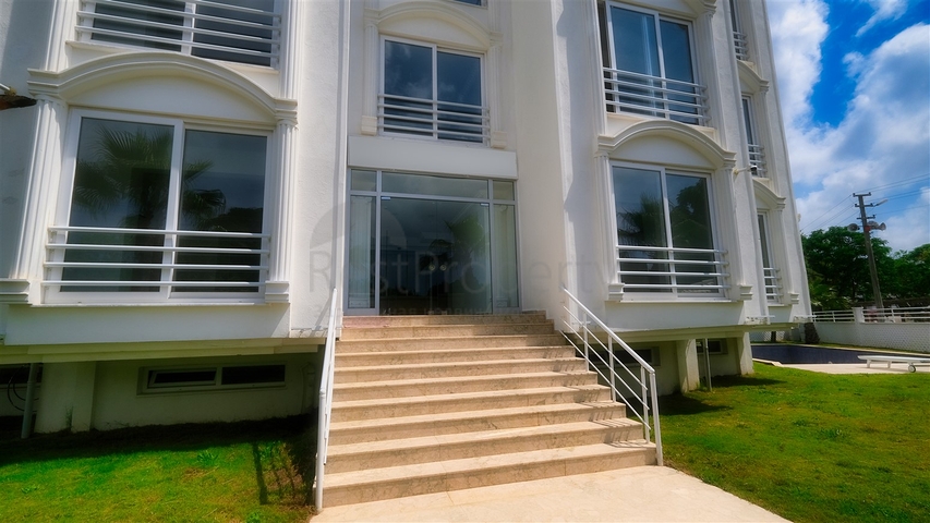 فندق في منطقة بيليك المرموقة للبيع