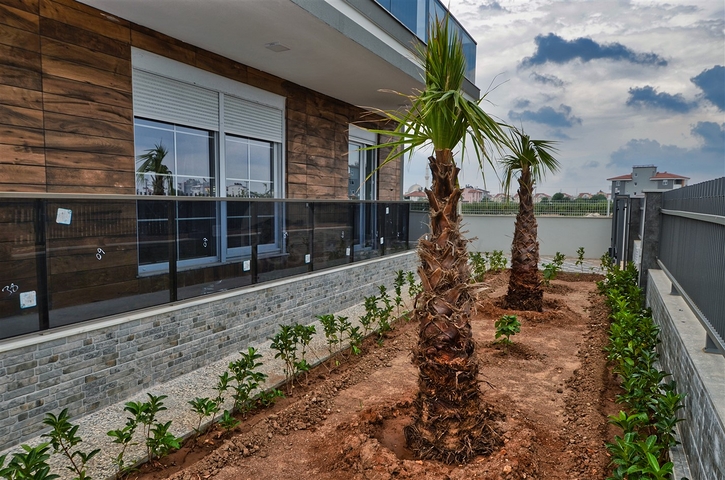 مبنى مكون من 4 شقق في منطقة دوشيمالتي-أنطاليا 