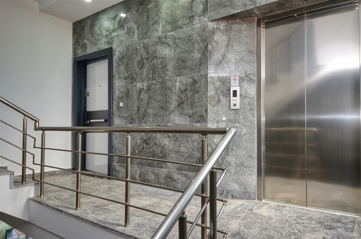 مبنى مكون من 4 شقق في منطقة دوشيمالتي-أنطاليا 