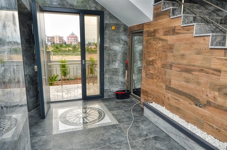 مبنى مكون من 4 شقق في منطقة دوشيمالتي-أنطاليا 