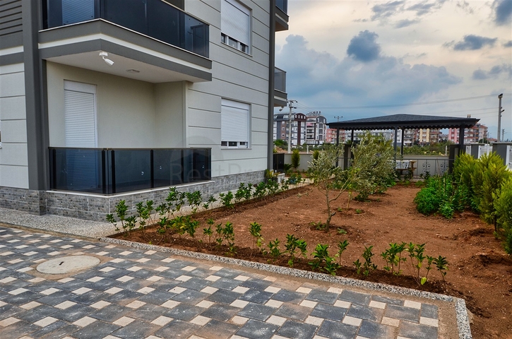 مبنى مكون من 4 شقق في منطقة دوشيمالتي-أنطاليا 