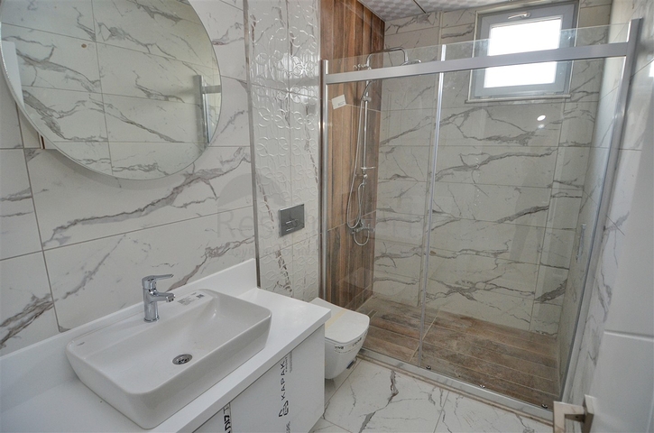 مبنى مكون من 4 شقق في منطقة دوشيمالتي-أنطاليا 