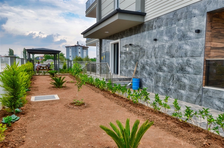 مبنى مكون من 4 شقق في منطقة دوشيمالتي-أنطاليا 