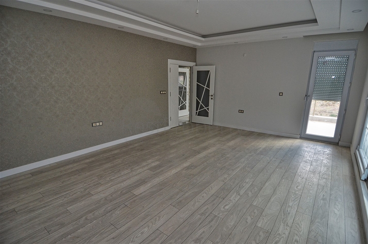 مبنى مكون من 4 شقق في منطقة دوشيمالتي-أنطاليا 