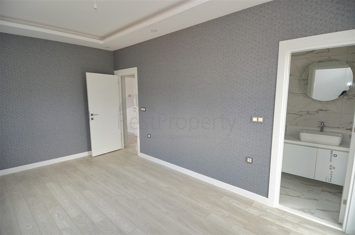 مبنى مكون من 4 شقق في منطقة دوشيمالتي-أنطاليا 