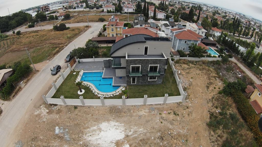فيلا 5 + 1 بحمام سباحة في منطقة بيليك أنطاليا
