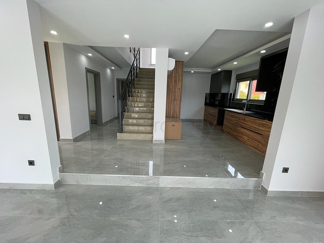 فيلا 5 + 1 بحمام سباحة في منطقة بيليك أنطاليا