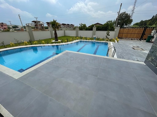 فيلا 5 + 1 بحمام سباحة في منطقة بيليك أنطاليا