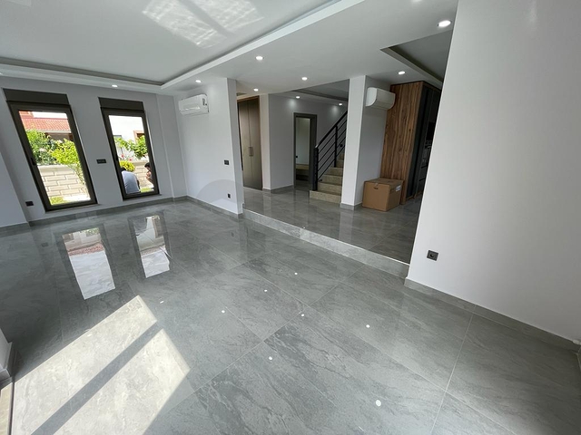 فيلا 5 + 1 بحمام سباحة في منطقة بيليك أنطاليا