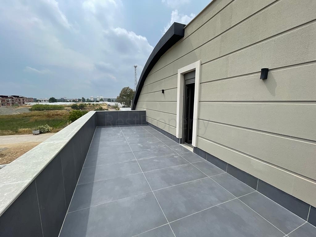 فيلا 5 + 1 بحمام سباحة في منطقة بيليك أنطاليا