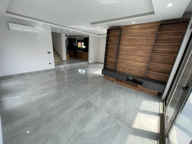 فيلا 5 + 1 بحمام سباحة في منطقة بيليك أنطاليا