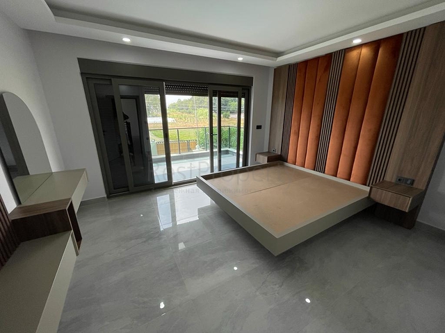 فيلا 5 + 1 بحمام سباحة في منطقة بيليك أنطاليا