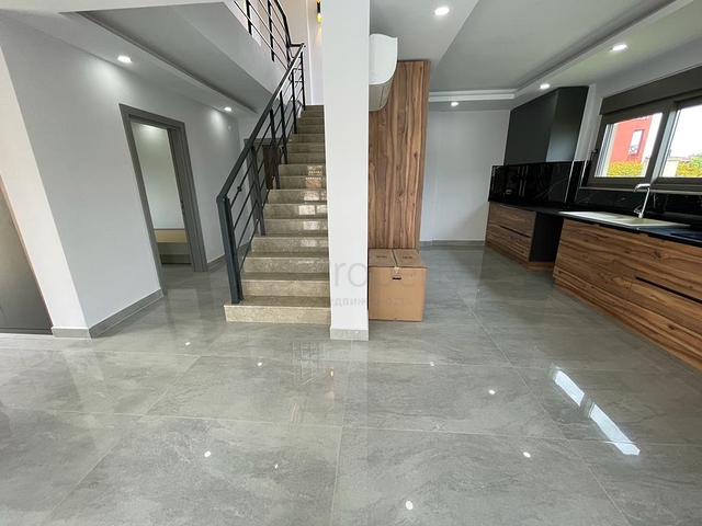 فيلا 5 + 1 بحمام سباحة في منطقة بيليك أنطاليا