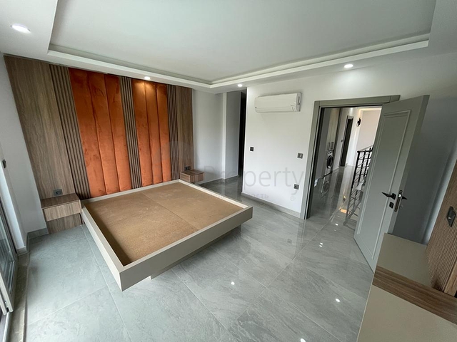 فيلا 5 + 1 بحمام سباحة في منطقة بيليك أنطاليا