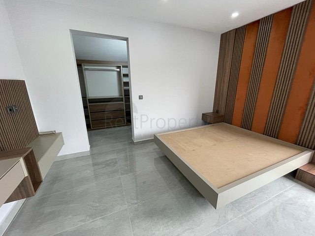 فيلا 5 + 1 بحمام سباحة في منطقة بيليك أنطاليا